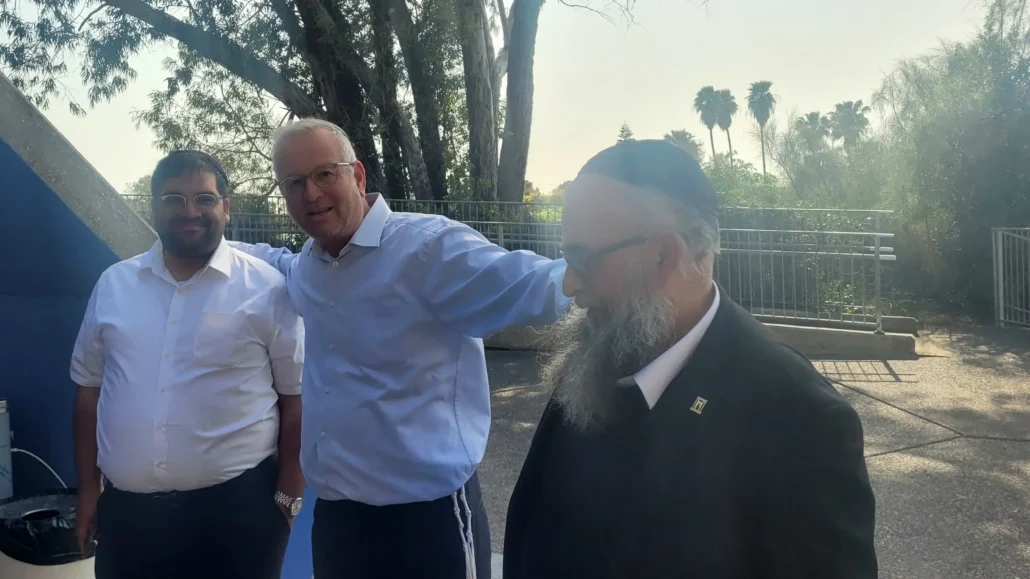 רבנים דתיים וחרדים יחד